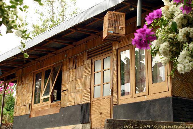 Maison en bois croisé traditionnelle Git Git Bali 