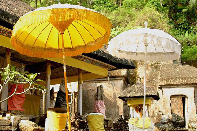 Gunung Kawi, religious umbrella - Bali