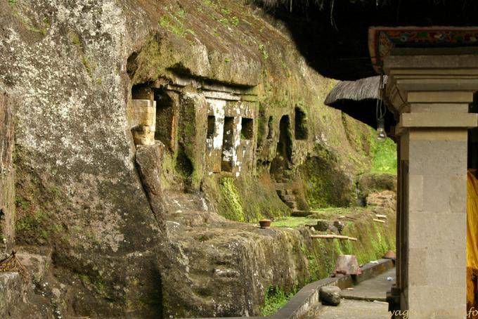 Gunung Kawi, Mausoleums on the other side of the river - Bali