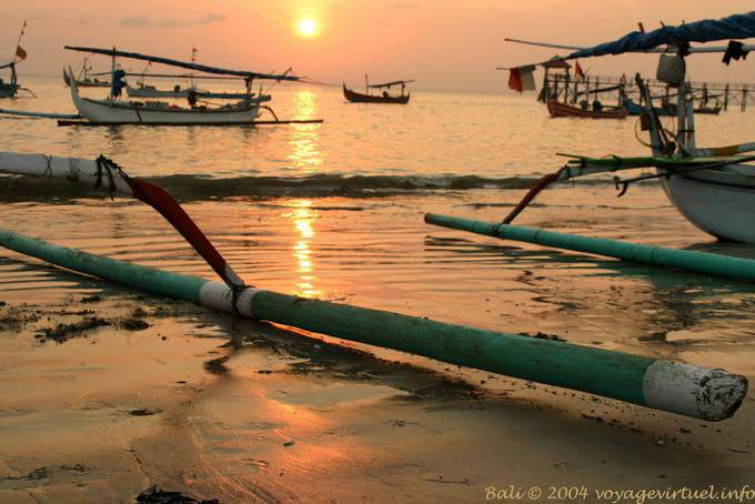 Iridescent reflection on the beach of Jimbaran - Bali