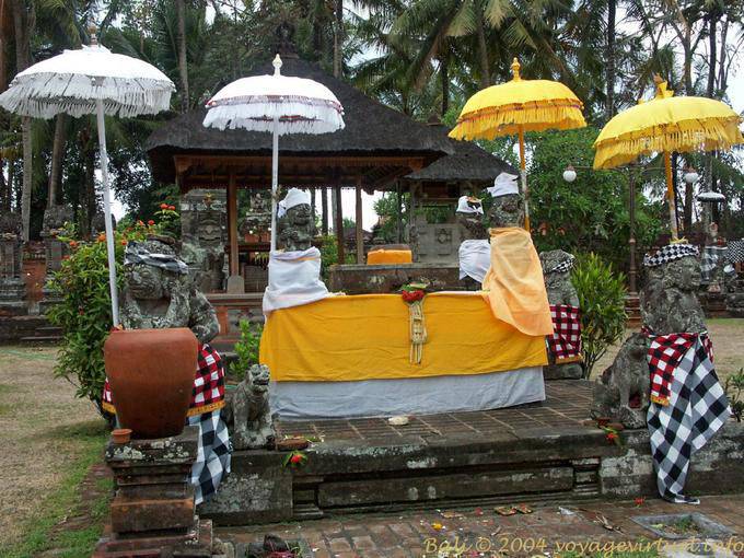 Autel festif Kapal Pura Sadha, Bali