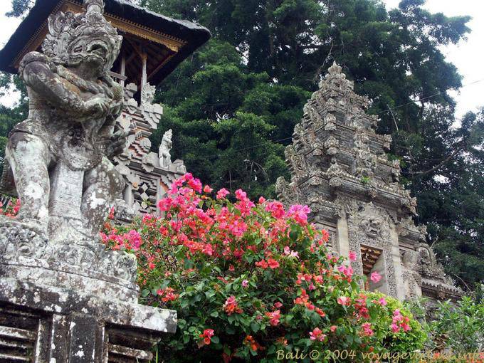 Temple seen from below, Kehen - Bali