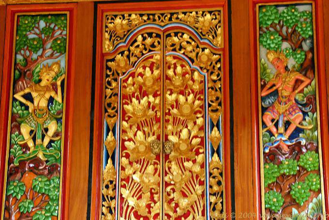 Colorful detail door Kehen Temple - Bali