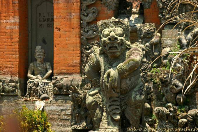 Stone goldsmith, Kengetan Temple - Bali