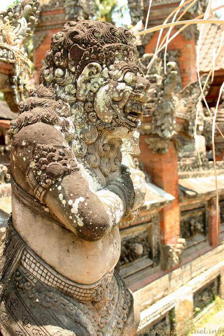 Figure monstrous god, Kengetan Temple - Bali