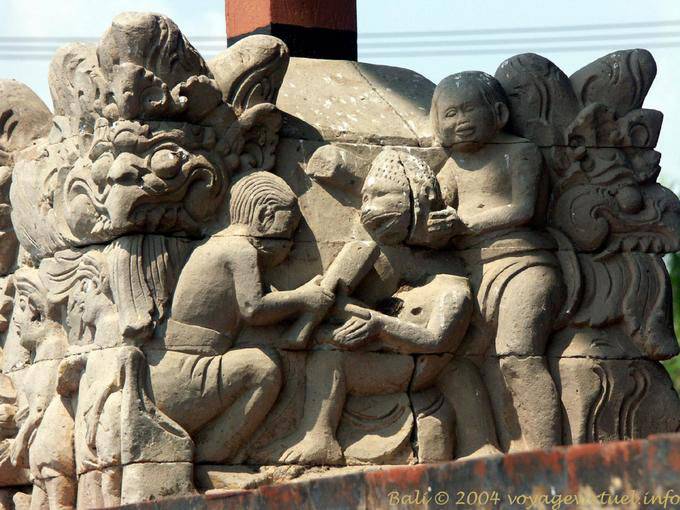 Statue of the floating palaces or Taman Gili Klugkung - Bali