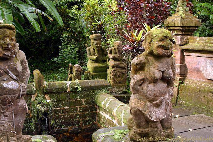 Diverses statues du temple Batukaru, Luhu Batukau Bali 