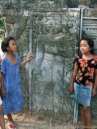 Explanation of small guides Maduwe Karang - Bali