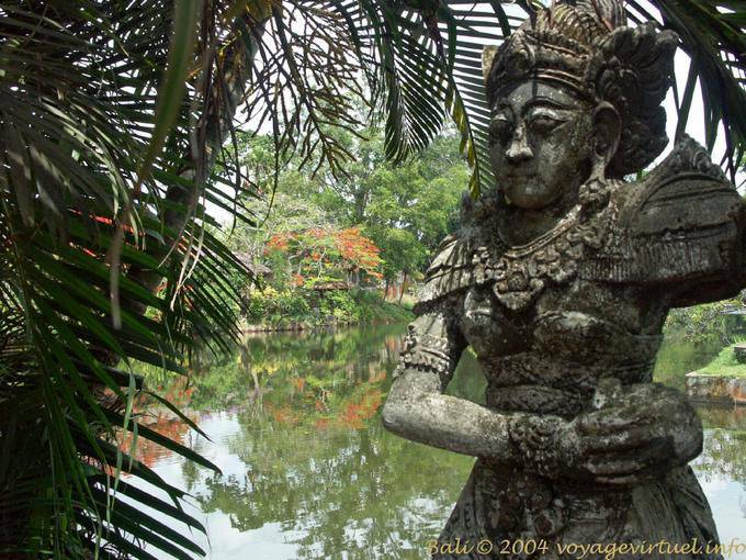 Female statue, Mengwi Taman Ayun - Bali