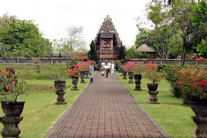 Went to the main temple, Mengwi Taman Ayun - Bali
