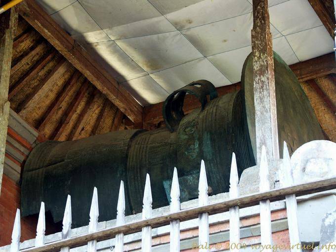 Bell gong Penataran Sasih - Bali