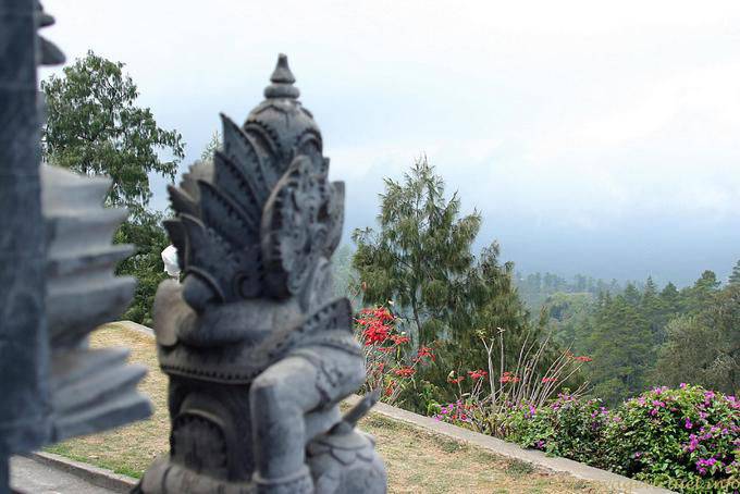 Vue depuis l'une des terrasses du Pura Tegeh Koripan, Gunung Penulisan Temple Bali  