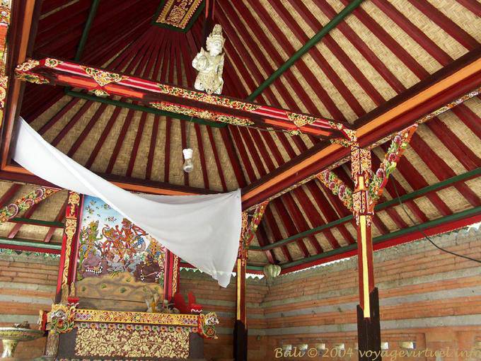 Pura Gunung Kawi and temple inside the ceiling - Bali