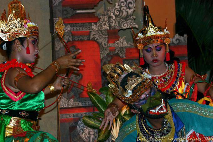 Rama and his bow affontant Valin usurper, dance Ramayana Nusa Dua - Bali