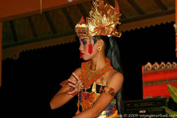 Profile with the Golden Helmet, Ramayana dance - Bali