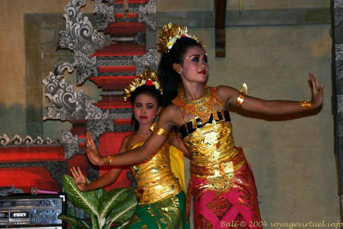 Ballet girls, dance Ramayana Nusa Dua - Bali