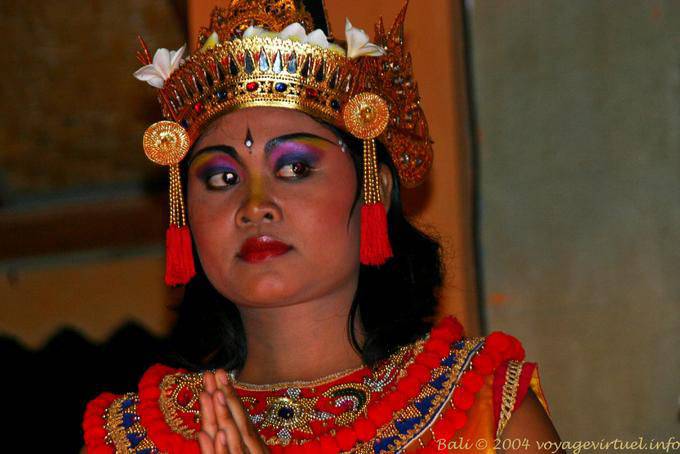 Sidelong glance of the dancer, Balinese dance show - Bali