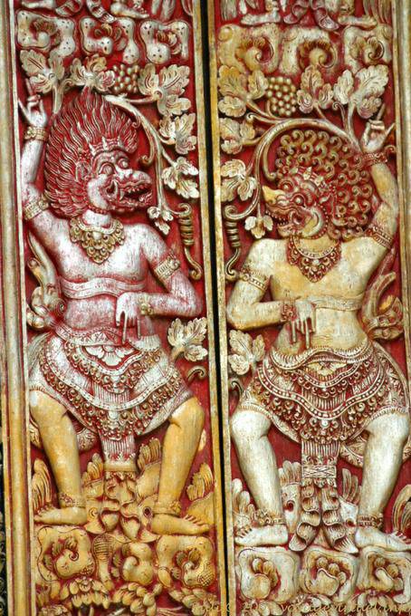 Dancing gilt Rambut Siwi Temple - Bali