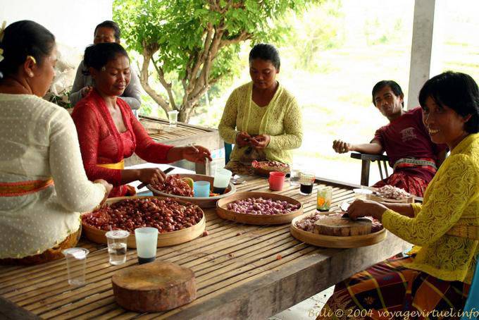 Women preparing food, Rambut Siwi - Bali