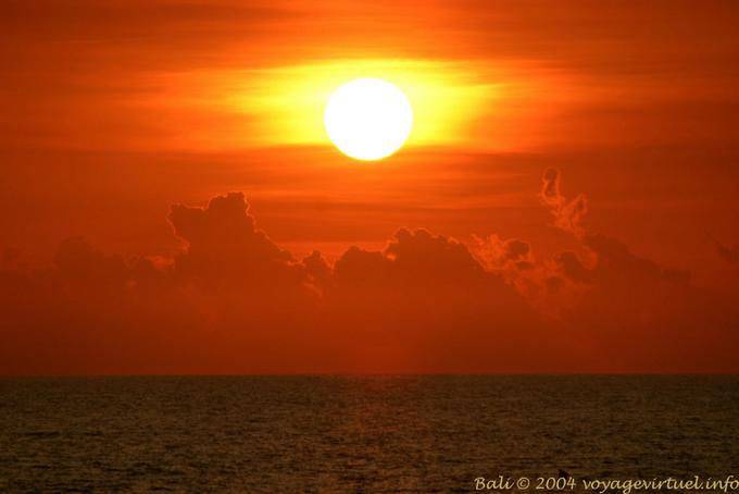 Dernières lueurs du Soleil, Tanah Lot Bali 