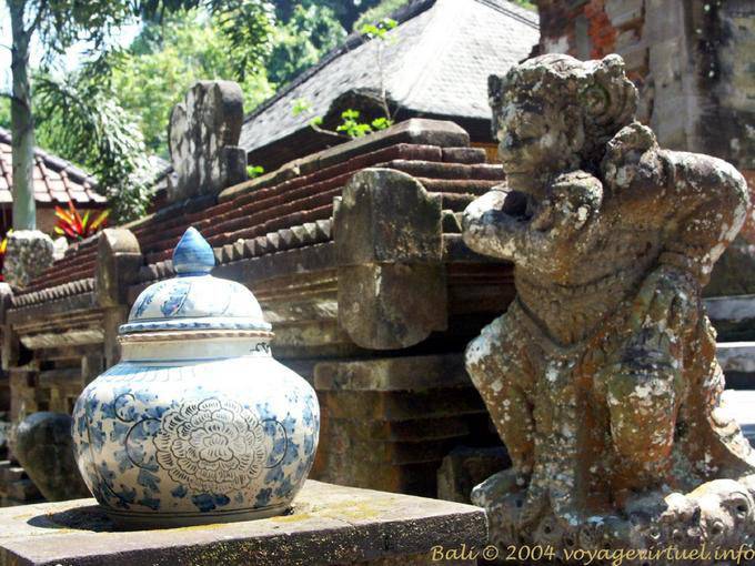 Precious vase, Tirta Empul - Bali
