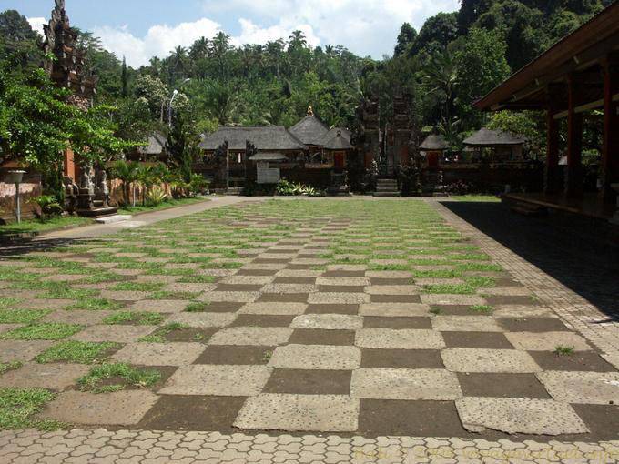 Court checkered Tirta Empul - Bali