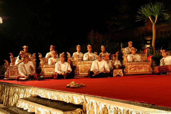 Orchestra Gamelan Bali, Barong dance - Bali