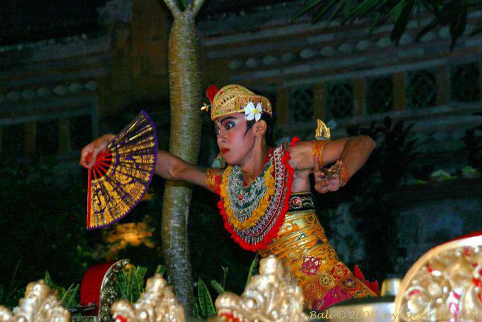 Fan dance Bali Barong dance - Bali