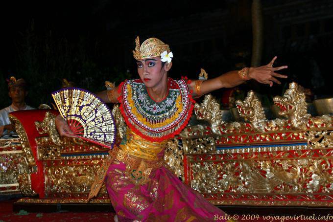 Prince dancer with fan, Barong dance - Bali
