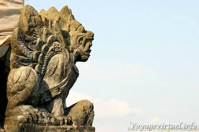 Statue with long teeth Uluwatu - Bali