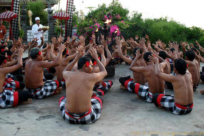 Vocal percussion Balinese Kecak Uluwatu - Bali