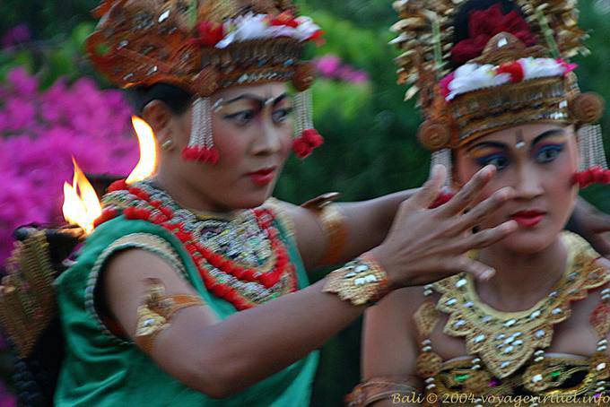 Blur movement ignited, Kecak dance at Uluwatu - Bali