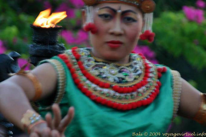 Before the torch fire, Uluwatu Kecak dance - Bali