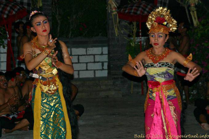 Sita under the protection of Laksamana, Kecak dance at Uluwatu - Bali