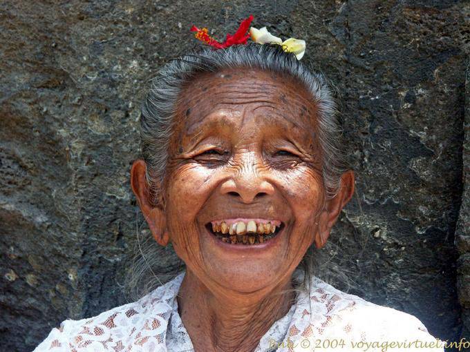 Laugh grandmother, Yeh Puluh - Bali