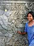 In front of the wall sculpture of the Dutch Nieuwenkamp, Maduwe Karang, Bali.