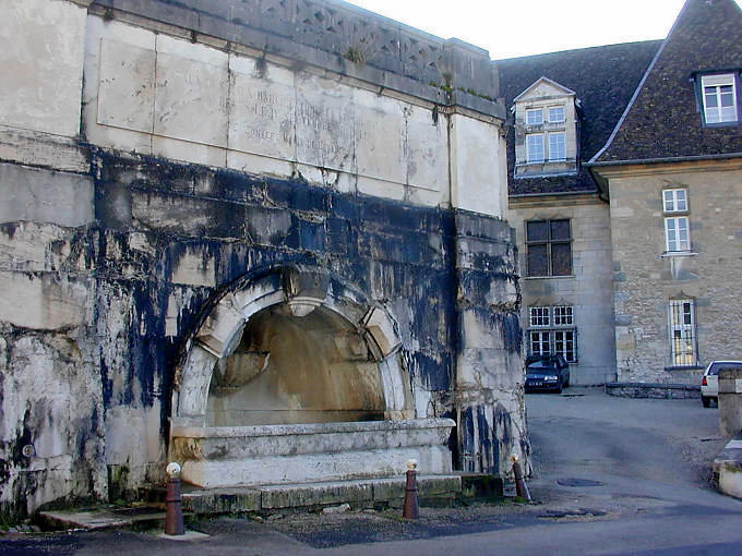 Besançon, water fountain Arcier Rue du Palais - France