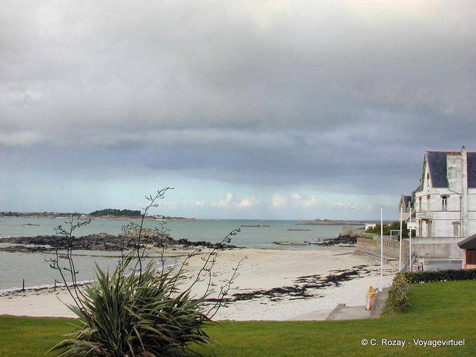 White sand, Bénodet, Brittany - France