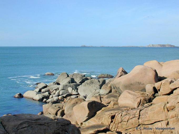 After the cove of Pors Kamor, Ploumanach, Brittany - France