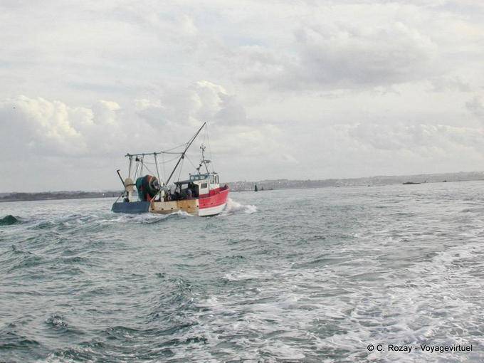 Departure fishing boat Britain - France