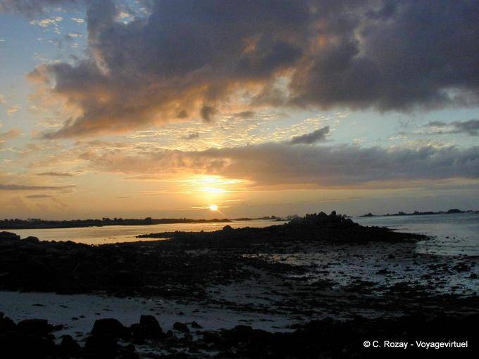 Sunset on the cove of Laber, Roscoff, Brittany - France