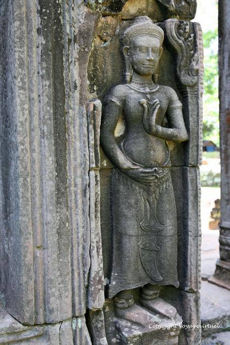 Devatas carved on the dance room, Banteay Kdei, Angkor, Cambodia
