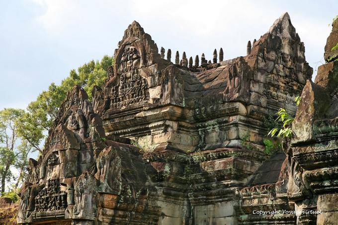 Exterior facade of a gopura, Banteay Samré, Angkor, Cambodia