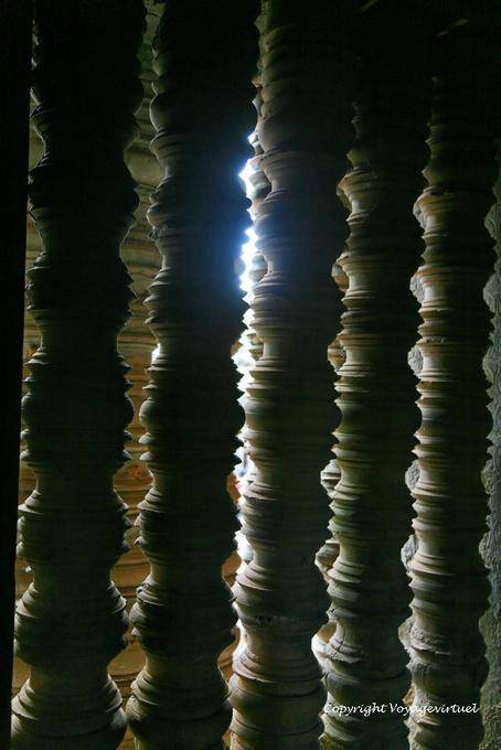 Ray between the balusters, Banteay Samre, Angkor, Cambodia