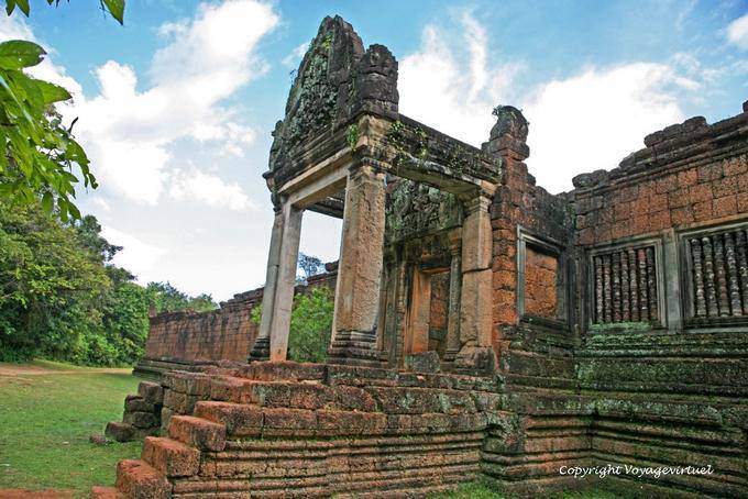 Outside of the west gopura, Banteay Samré, Angkor, Cambodia