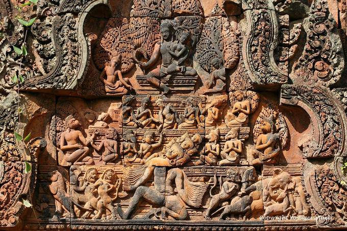Ffinesse a pediment sculptures, Banteay Srei, Angkor, Cambodia