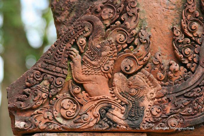 Kala kirtimukha or devouring a lion relief, Banteay Srei, Angkor, Cambodia