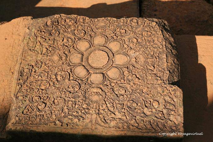 Stylized flower decoration, Banteay Srei, Angkor, Cambodia