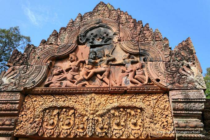 Full view of the scene from the Ramayana, gopura I, Banteay Srei, Angkor, Cambodia