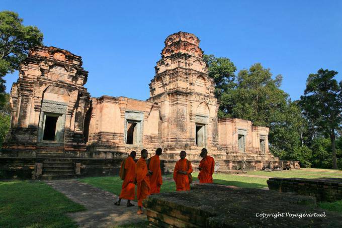 Novices to Prasat Kravan, Angkor, Cambodia